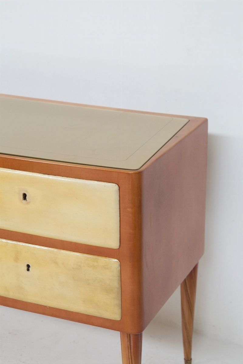 Cassettiera in pergamena e legno