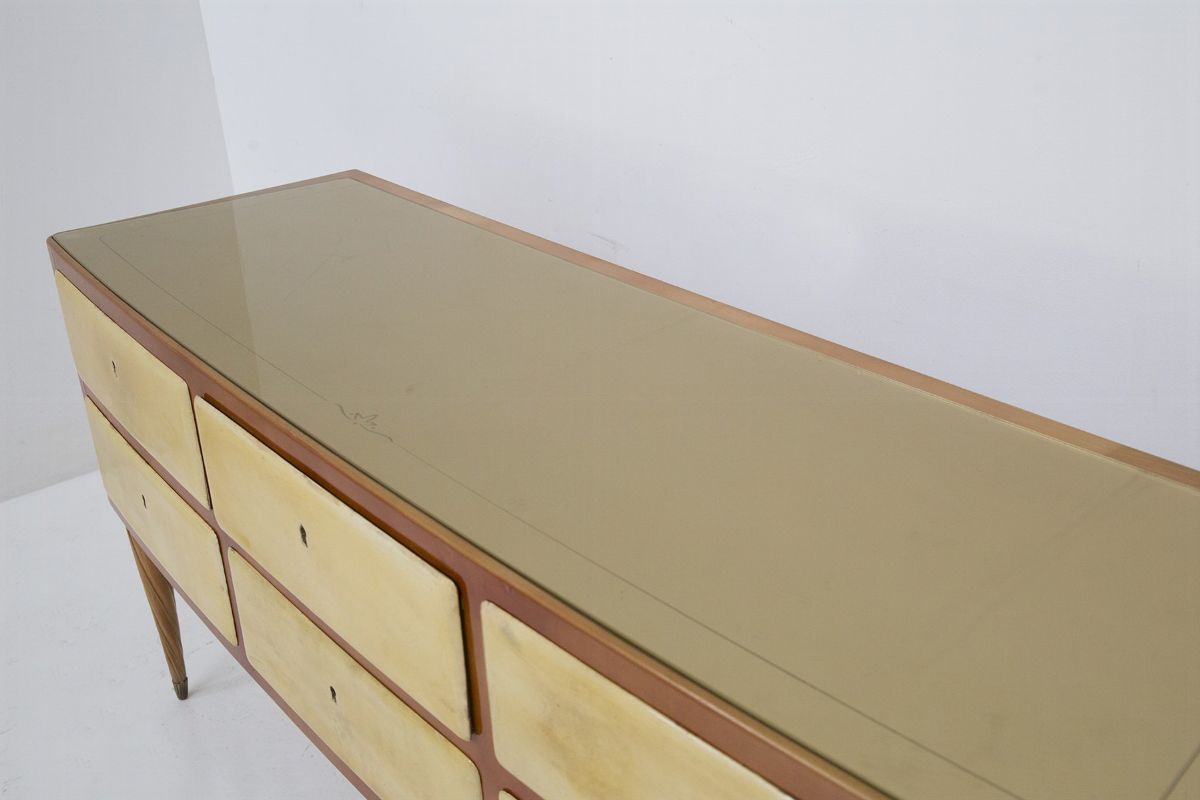 Cassettiera in pergamena e legno