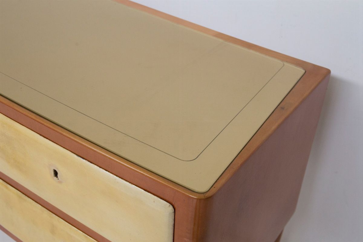 Cassettiera in pergamena e legno