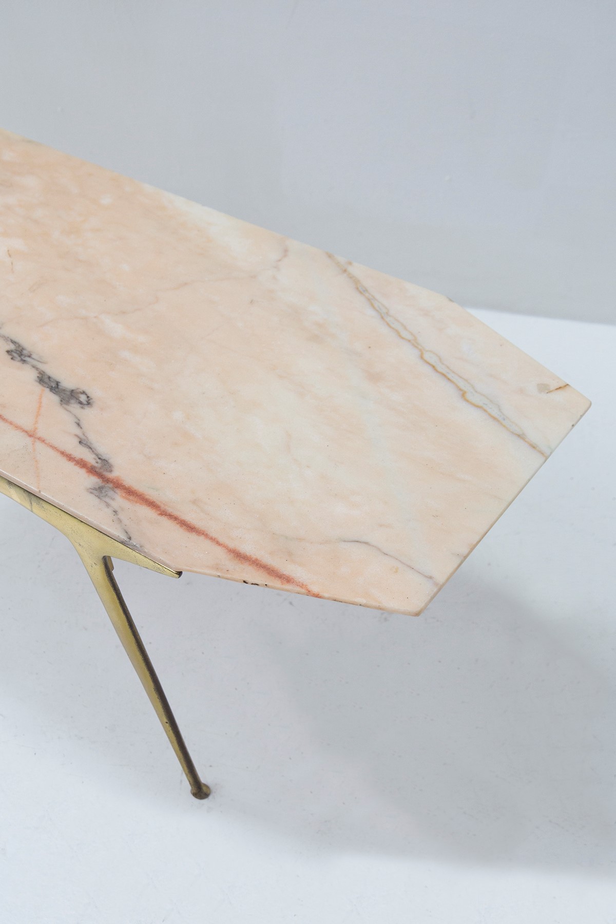 Tavolino italiano in marmo rosa