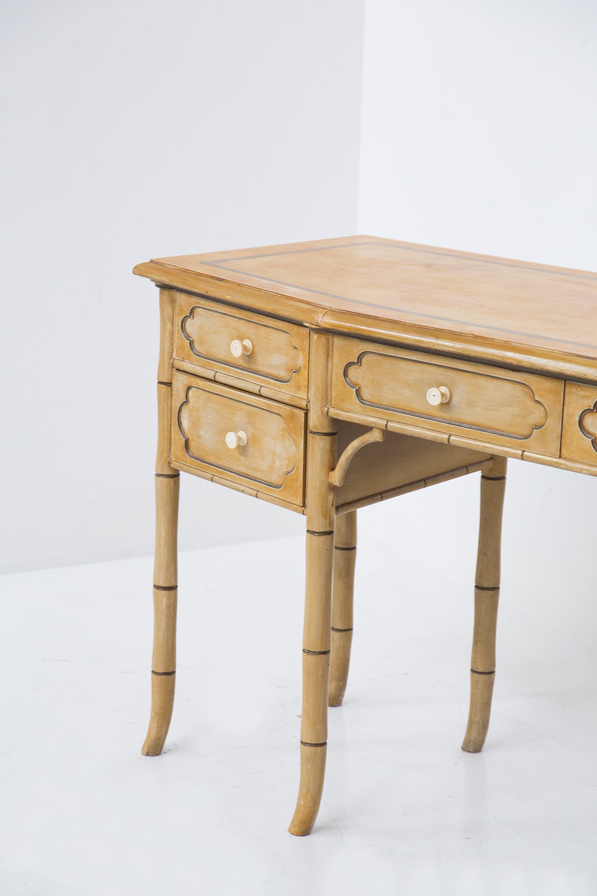 Scrivania in legno finto Bamboo