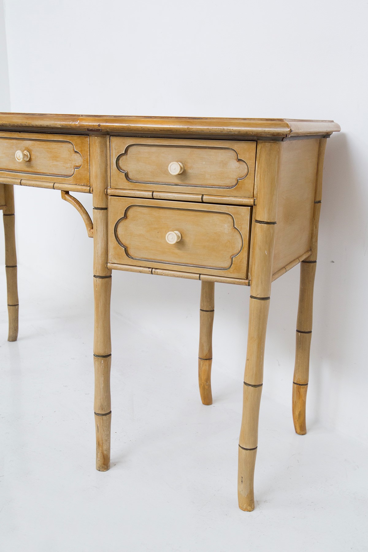 Scrivania in legno finto Bamboo