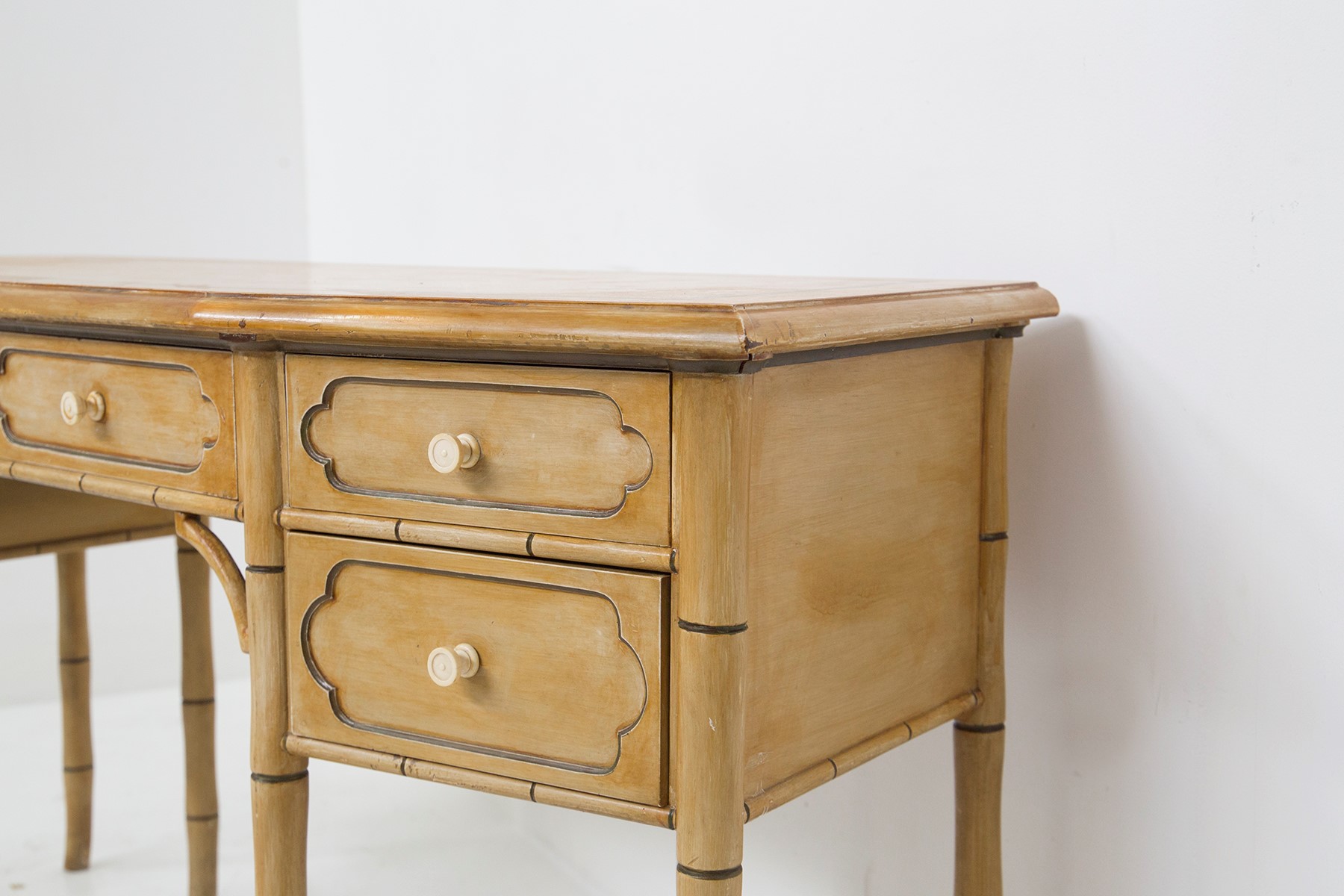 Scrivania in legno finto Bamboo