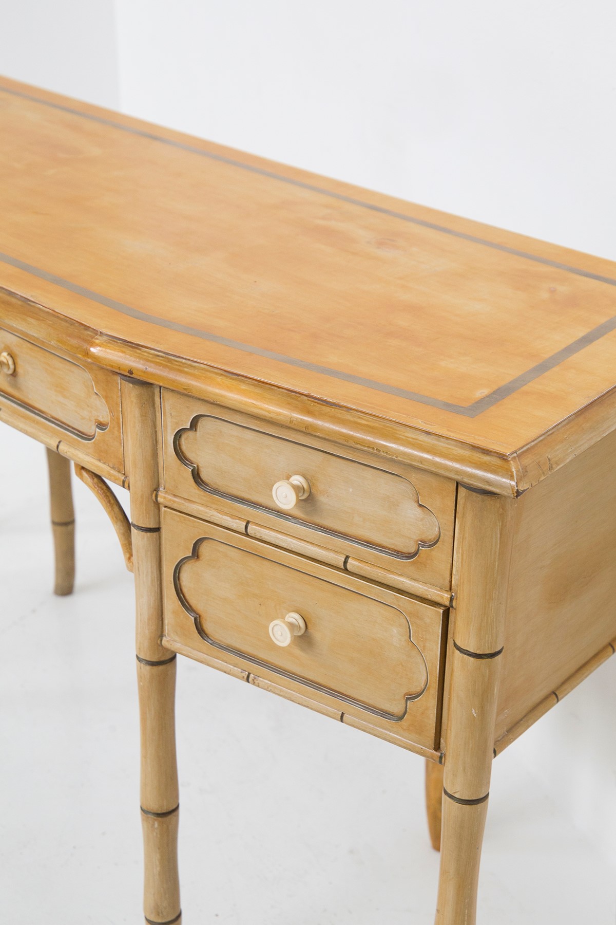 Scrivania in legno finto Bamboo