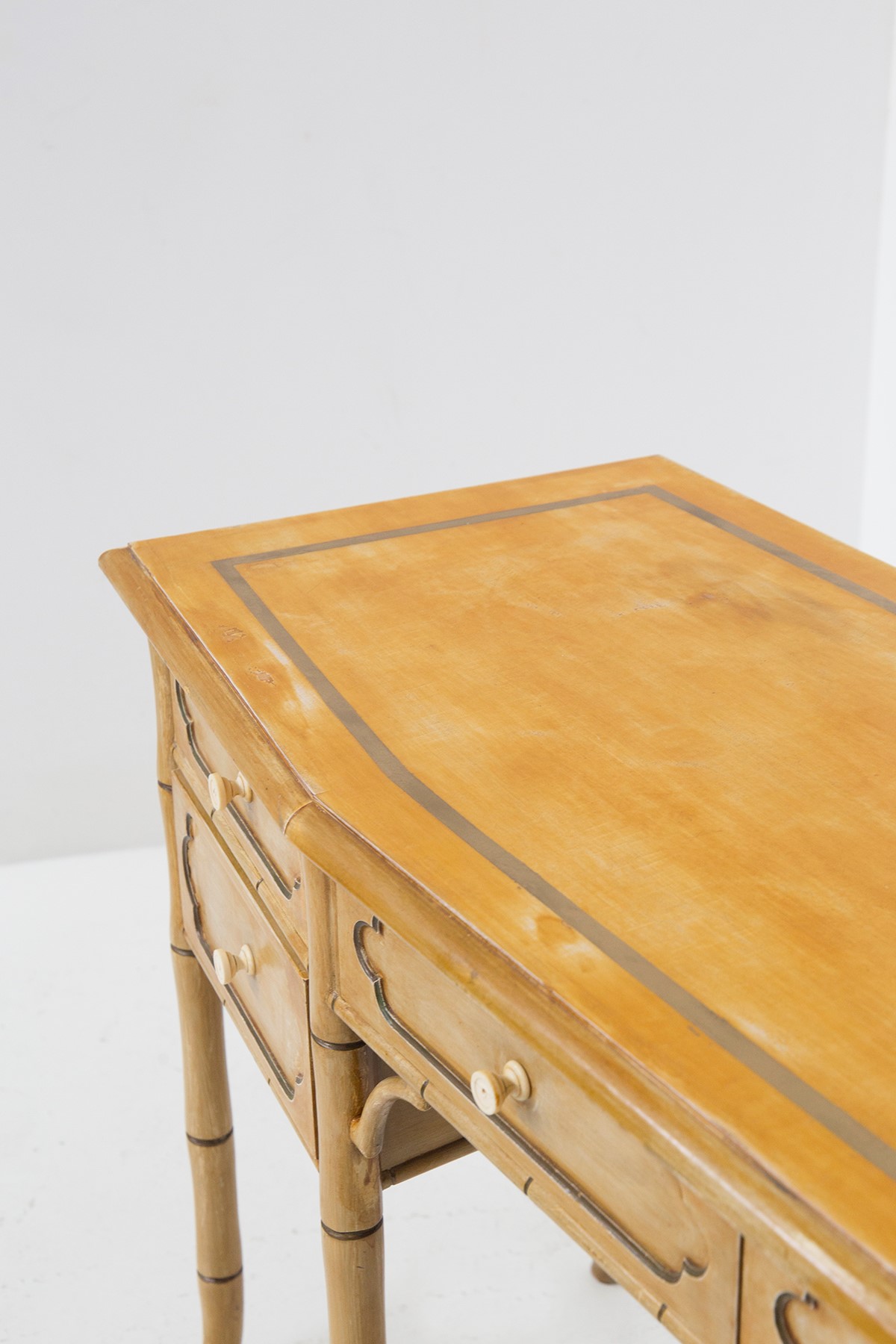 Scrivania in legno finto Bamboo