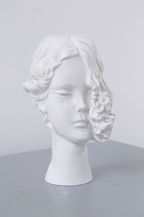 Scultura busto di donna in ceramica