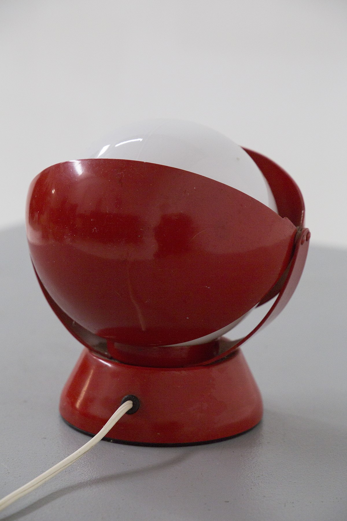 Lampada Stilnovo rossa (paralume rotto)