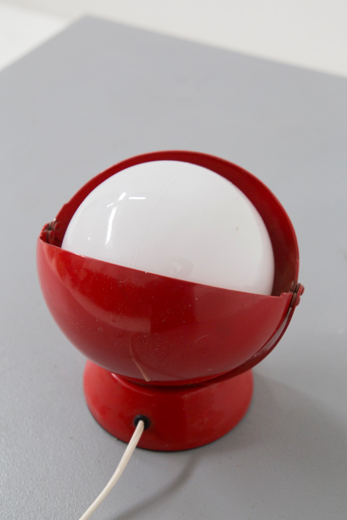 Lampada Stilnovo rossa (paralume rotto)