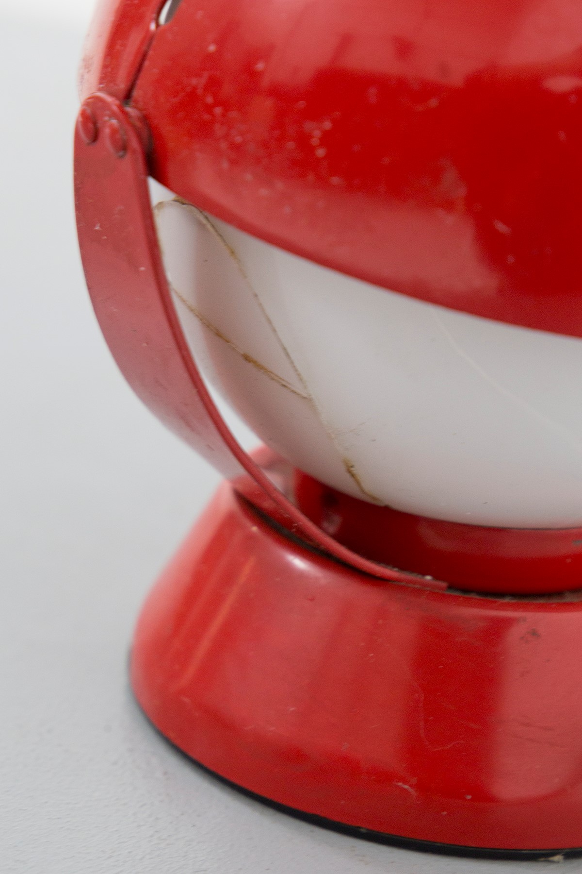 Lampada Stilnovo rossa (paralume rotto)