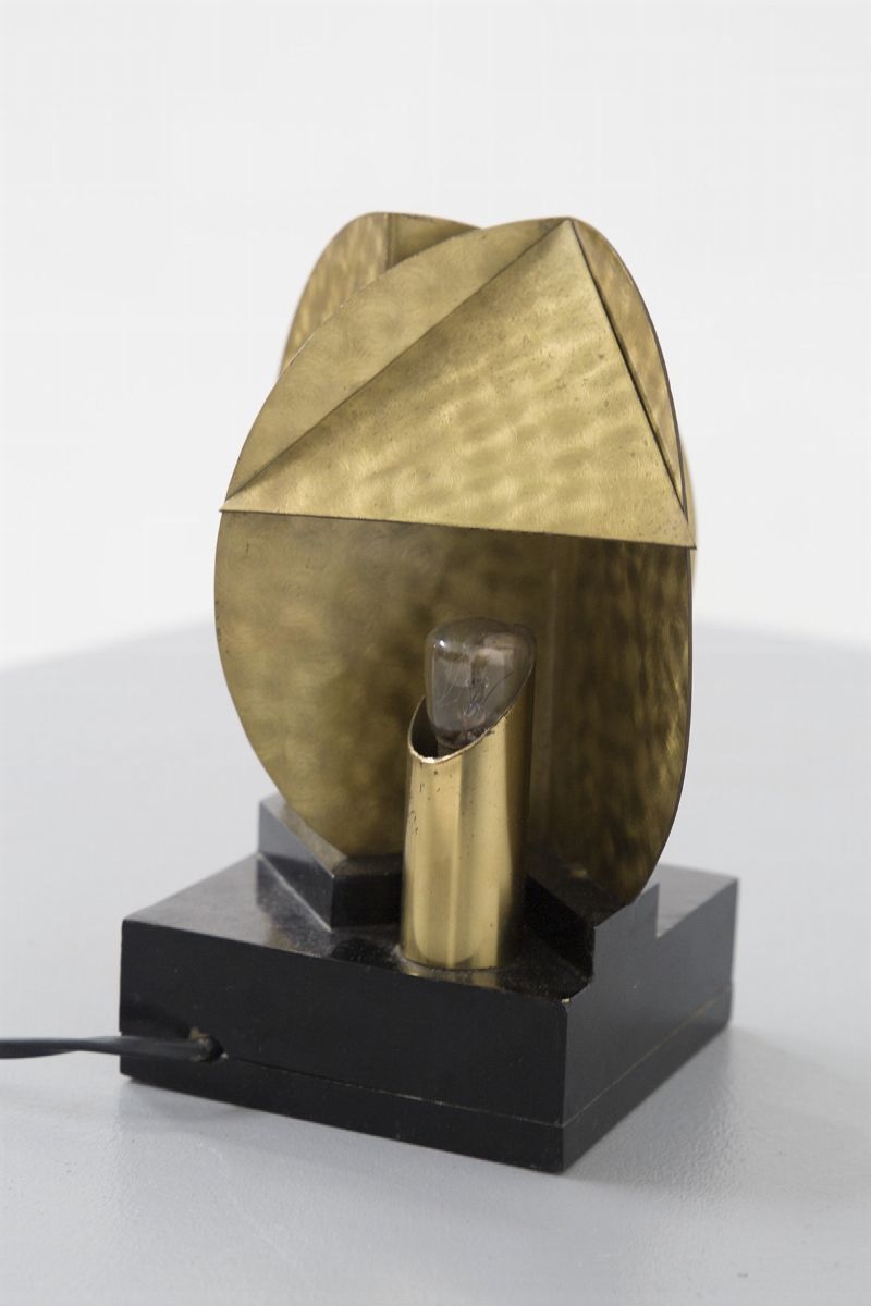 Lampada da tavolo in ottone stile (cubista)