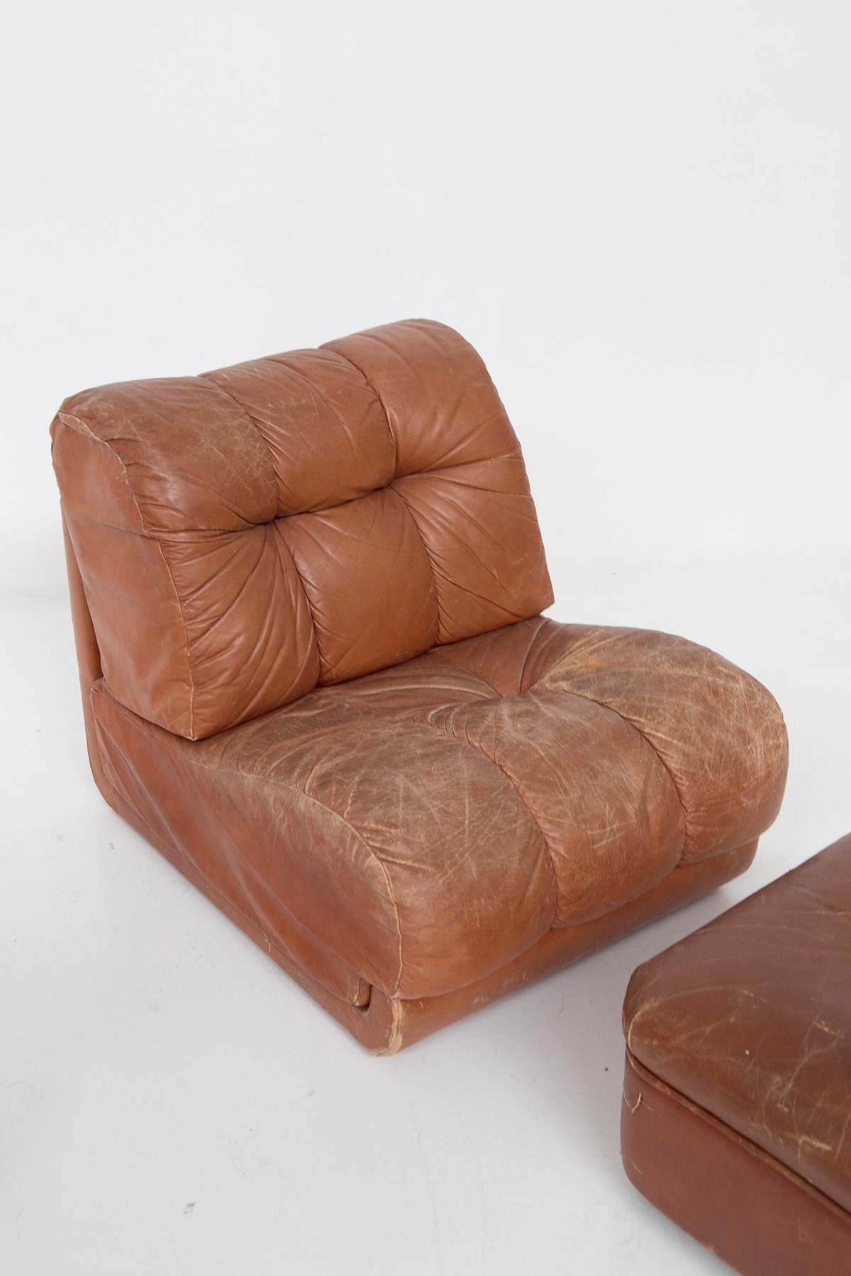 Poltrone e Pouff Collezione Pace di Guido Faleschini per Mariani