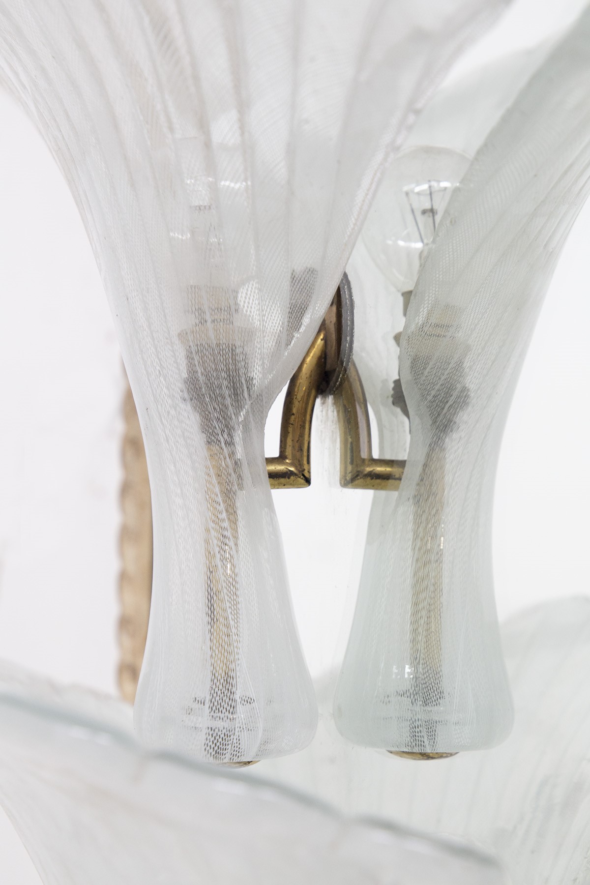 Coppia di Specchi con Appliques di Venini in Vetro Murano