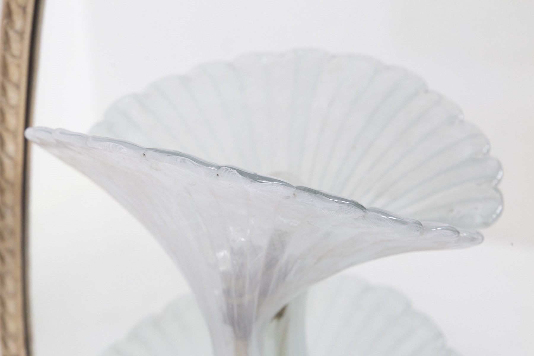 Coppia di Specchi con Appliques di Venini in Vetro Murano
