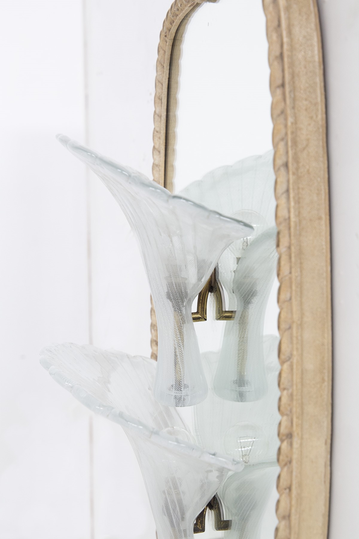 Coppia di Specchi con Appliques di Venini in Vetro Murano