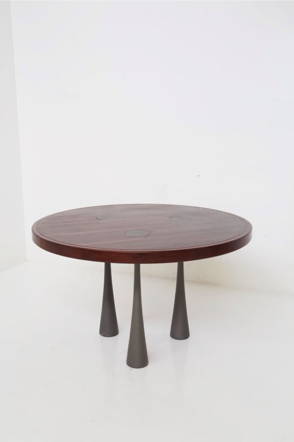 Angelo Mangiarotti - Angelo Mangiarotti Tavolo rotondo in legno e ottone nichelato