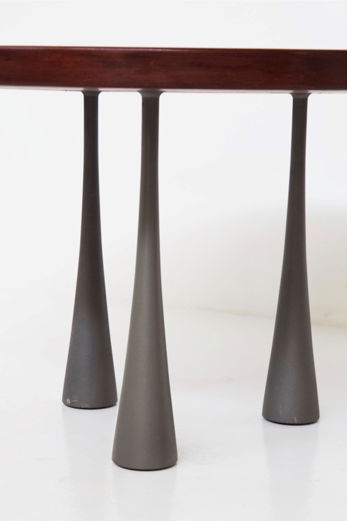 Angelo Mangiarotti Tavolo Rotondo in Legno e Ottone Nichelato