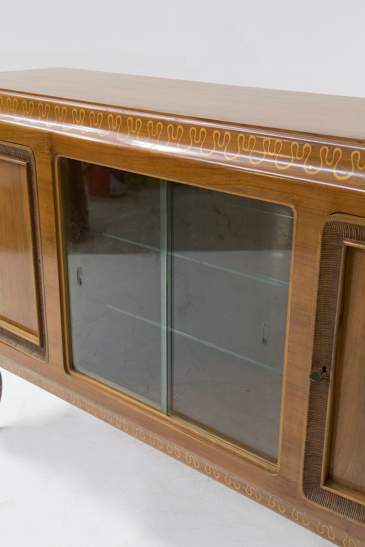 Credenza in legno, etichetta originale