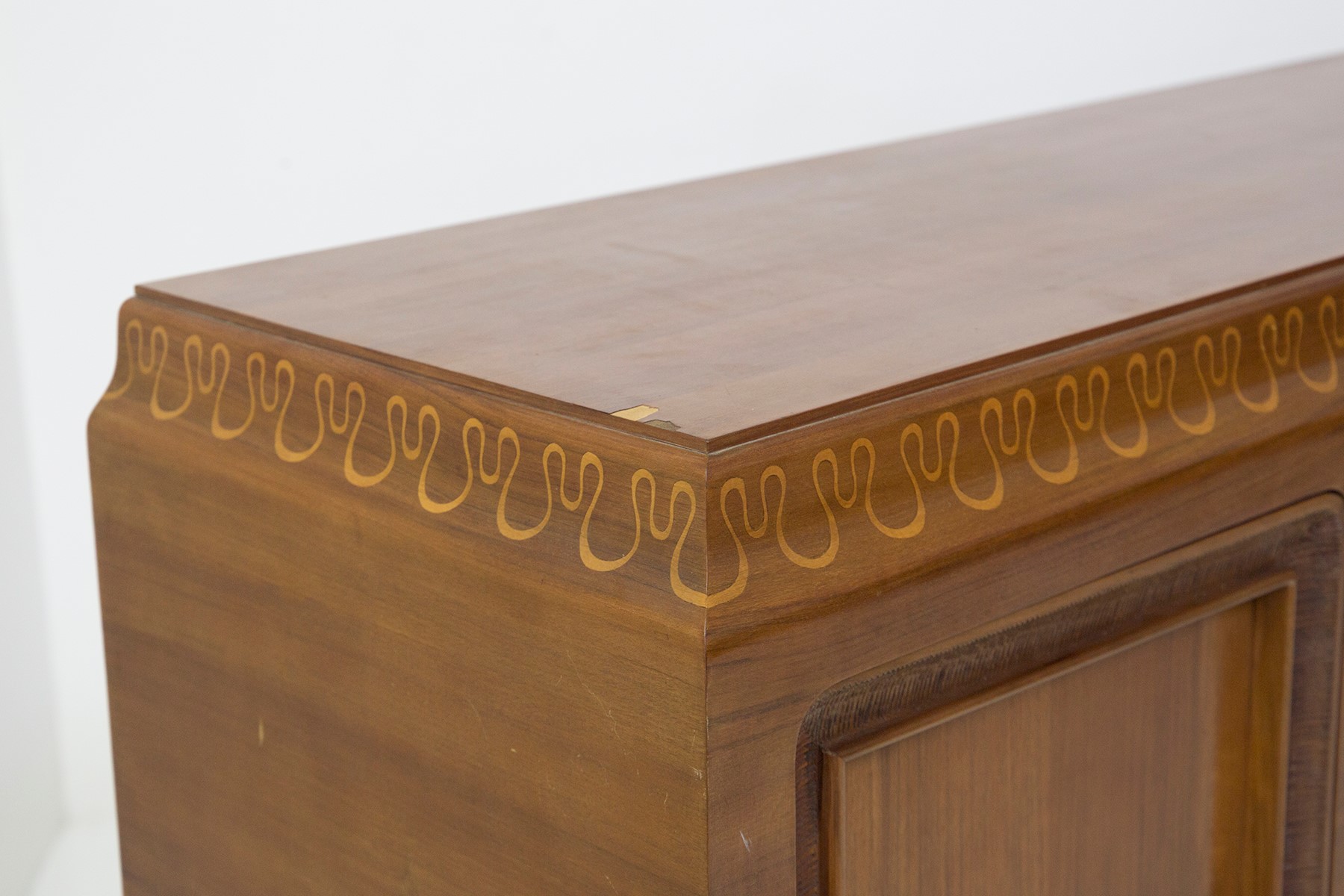 Credenza in legno, etichetta originale