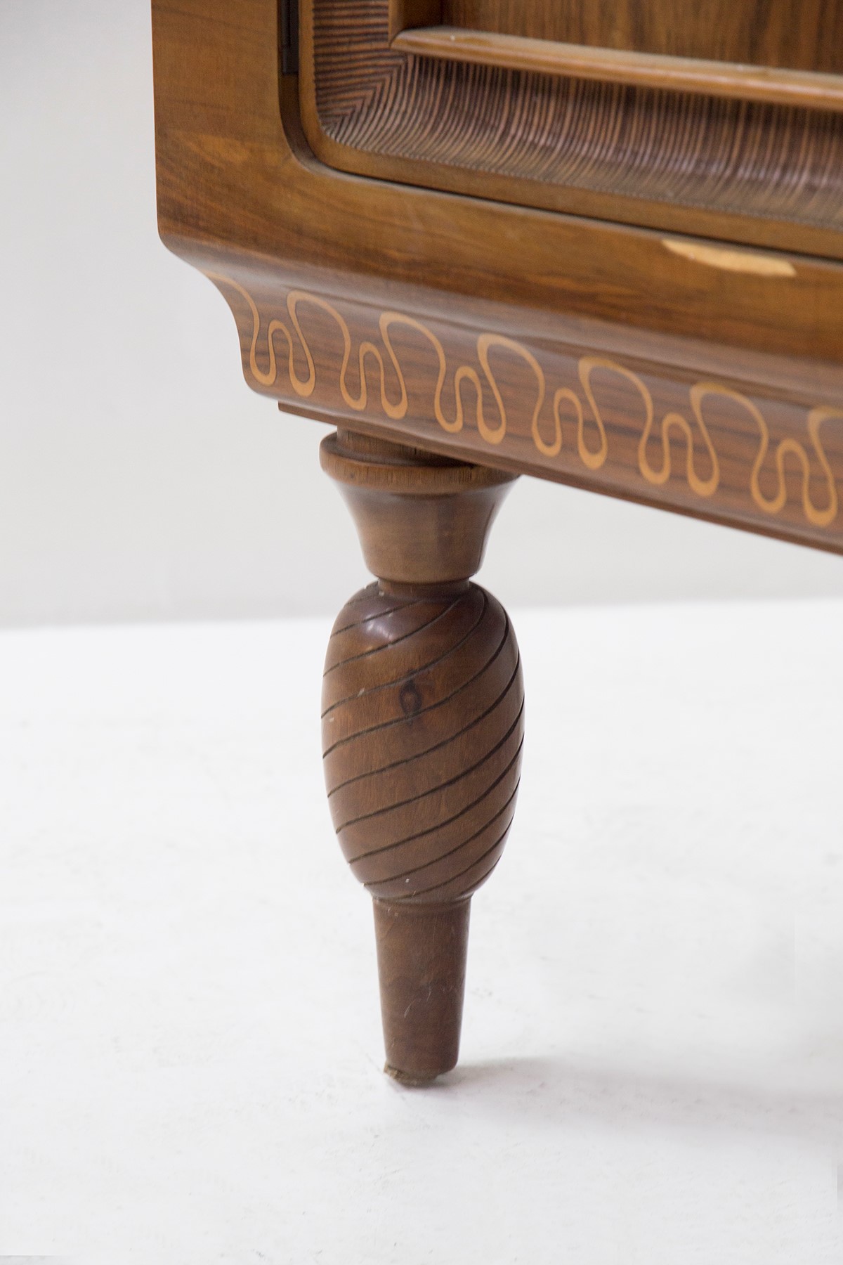 Credenza, etichetta originale