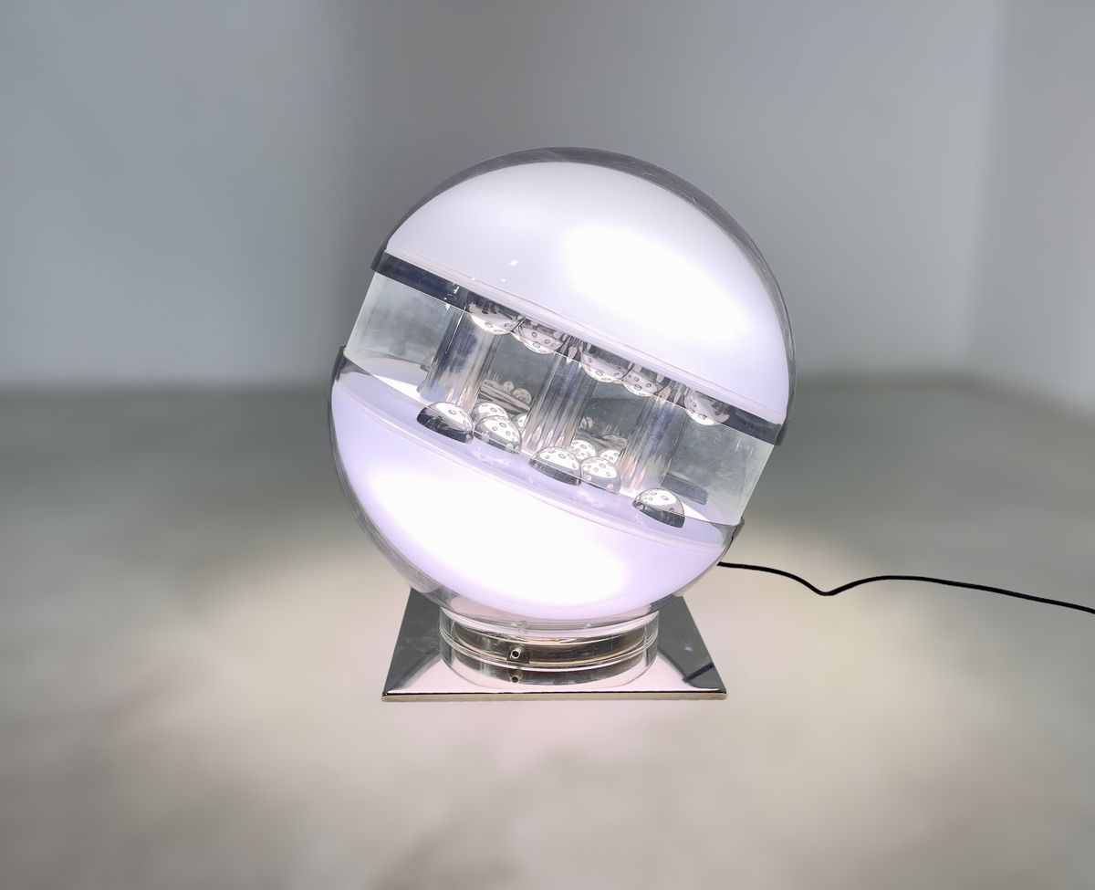 Scultura Luminosa "quasar" di Francesco Bocola per Stilnovo