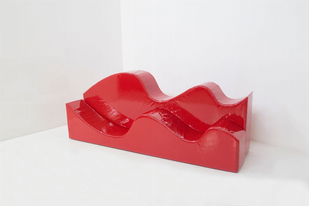 Divano Superonda di Archizoom Poltronova Rosso