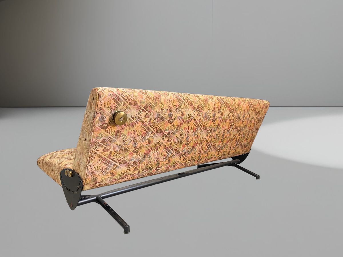 Divano D70 di Osvaldo Borsani per Tecno