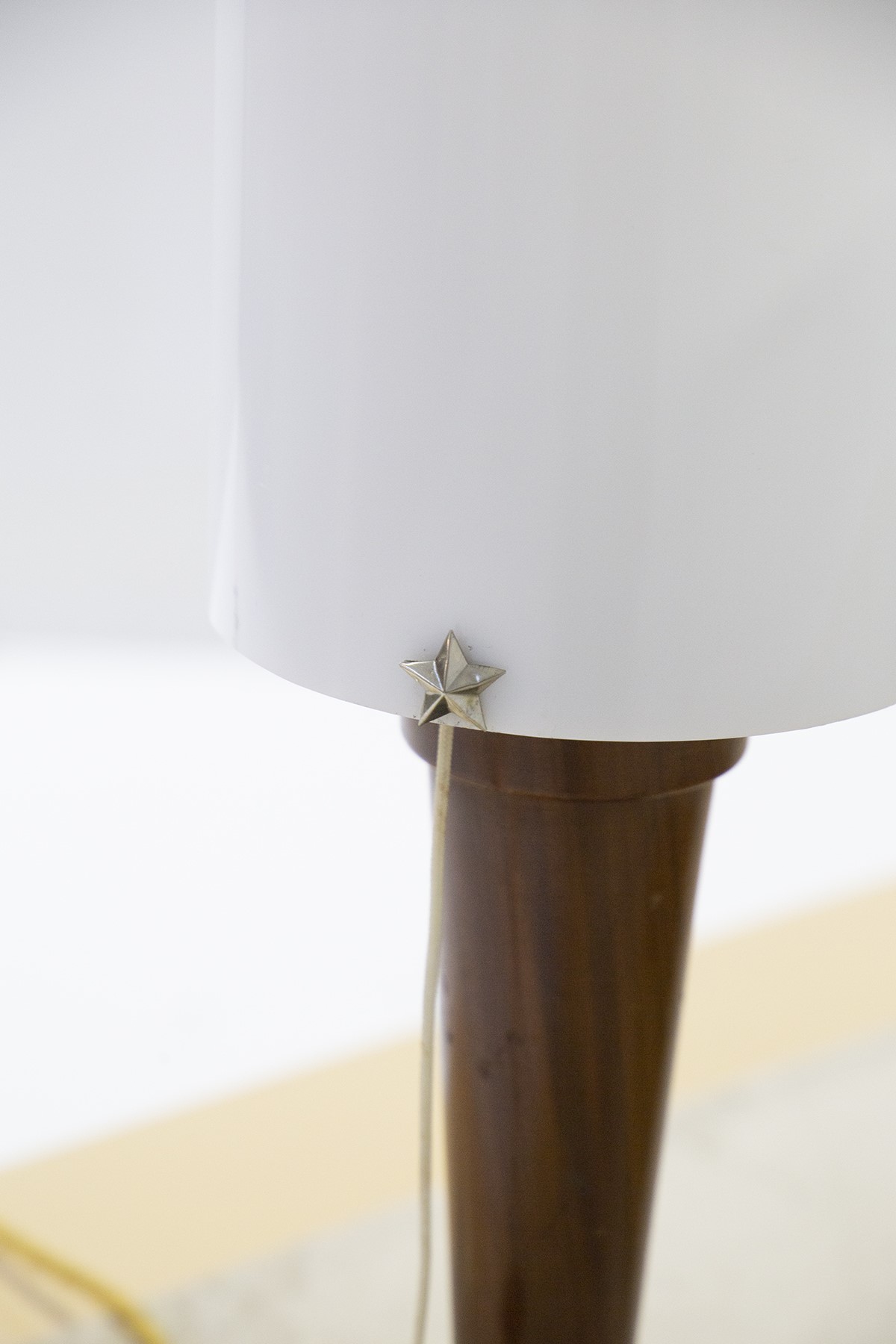 Lampada da tavolo italiana