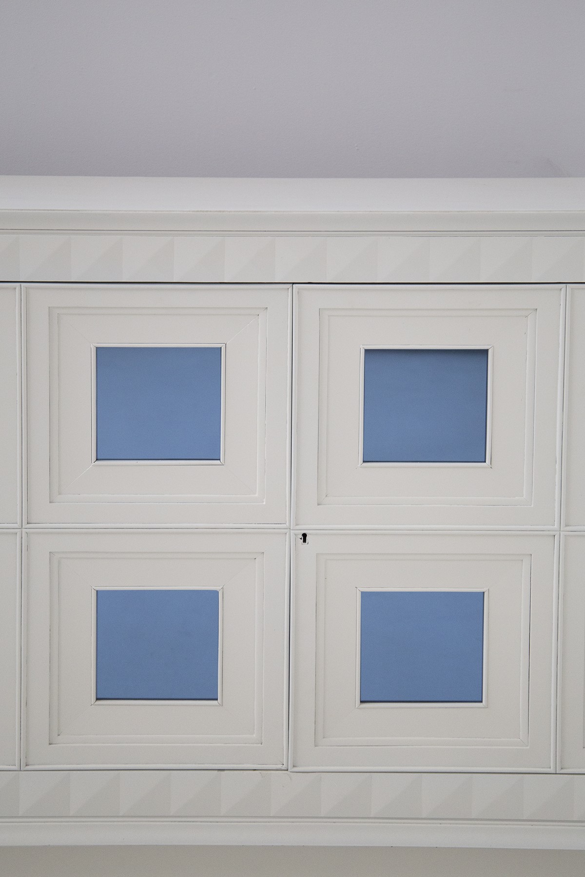 Credenza in legno laccato (attr.)