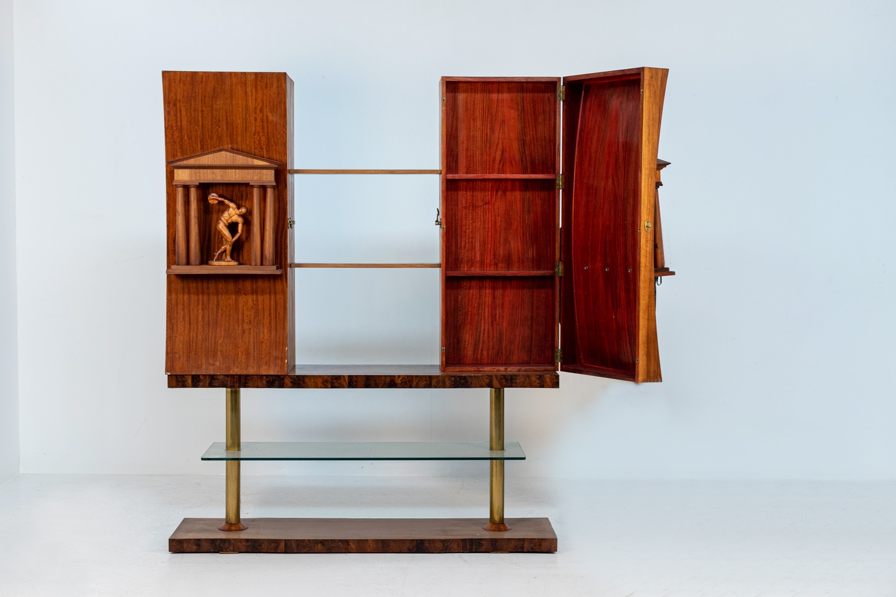 Libreria con due statue di Barberi Felice