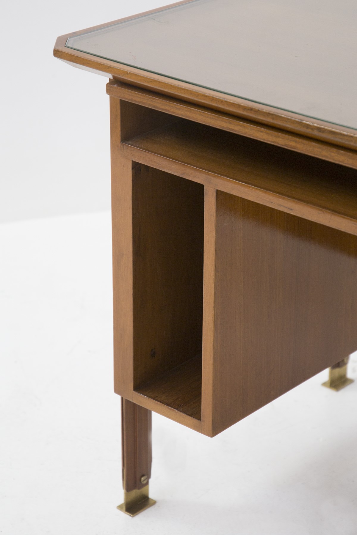 Scrivania italiana in legno e ottone