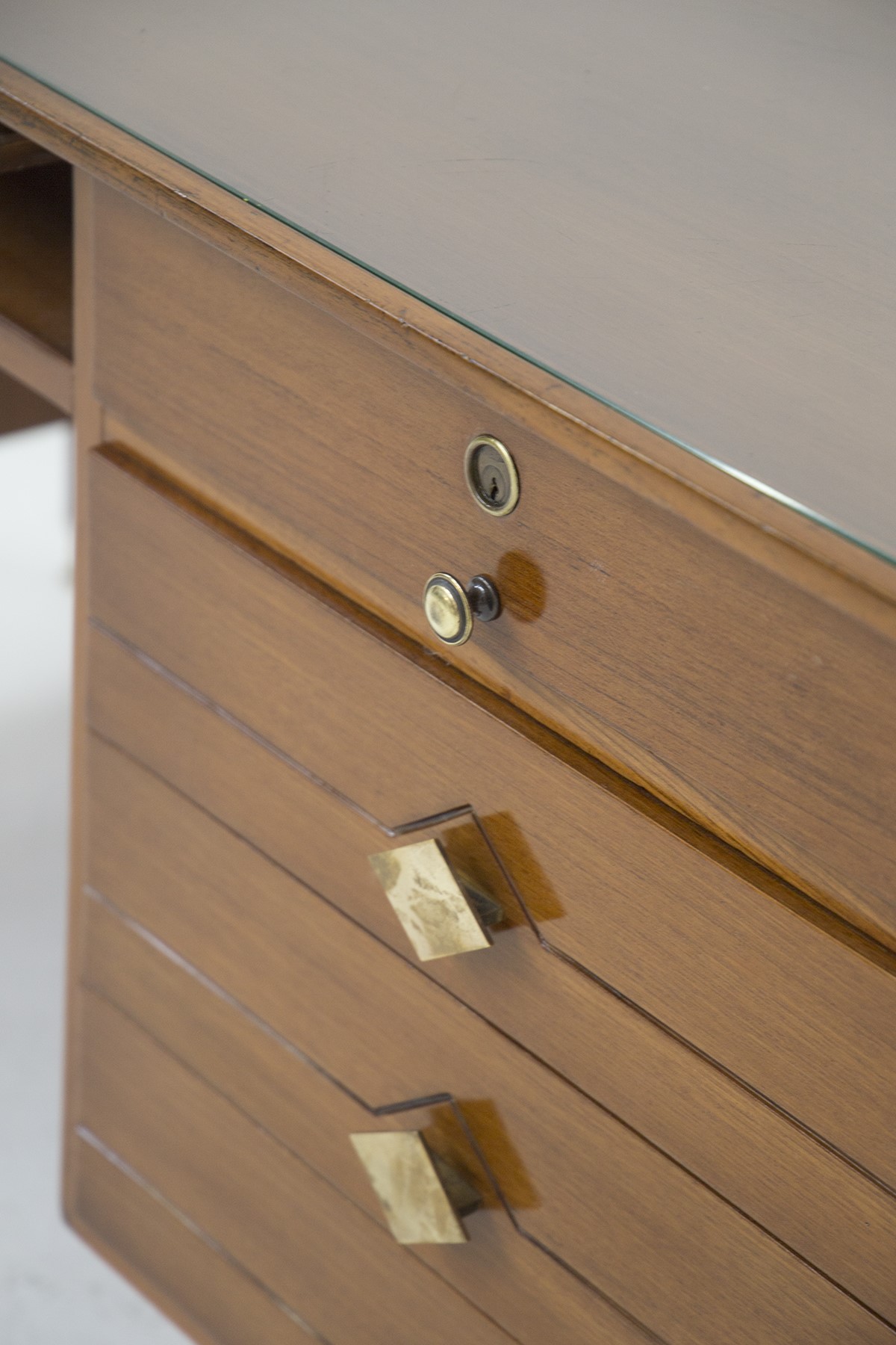 Scrivania italiana in legno e ottone