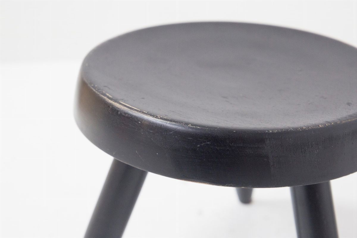 Coppia di Sgabelli di Charlotte Perriand