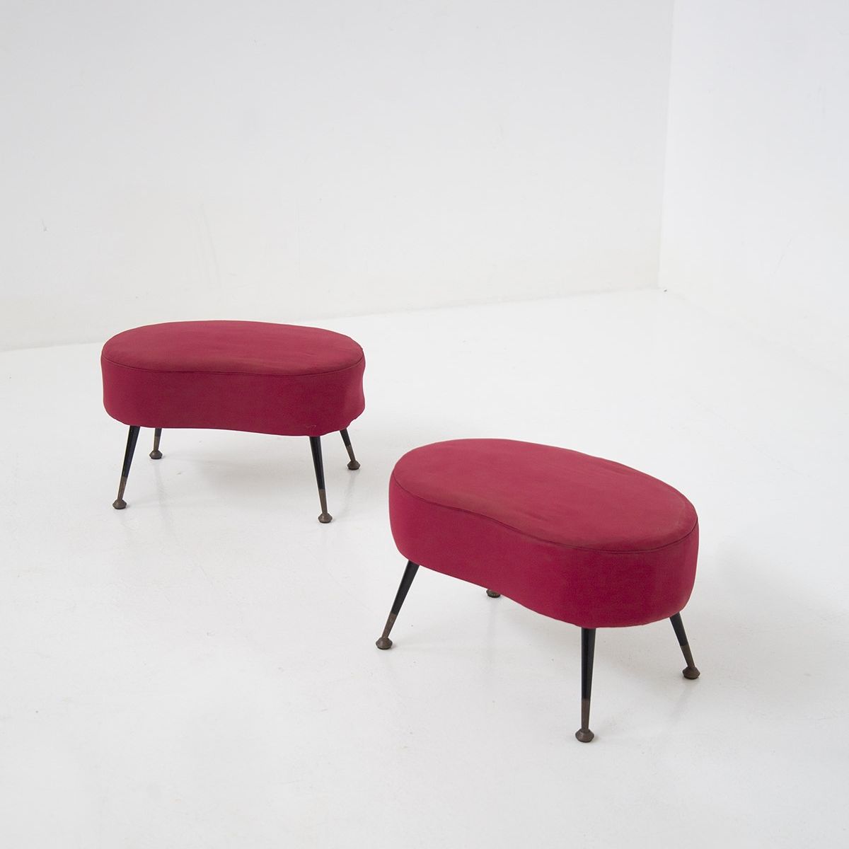 Coppia di Pouf Italiani in Velluto Rosso