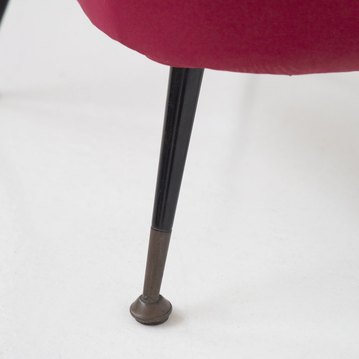 Coppia di Pouf Italiani in Velluto Rosso