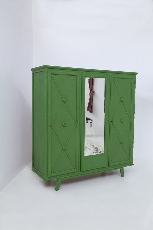 Armadio francese in legno verniciato verde