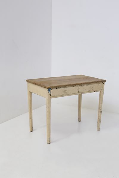 Scrivania in Legno in Stile Rustico, Manifattura Francese.