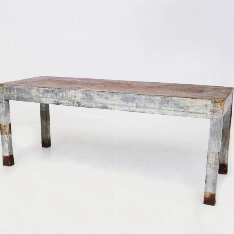 Tavolo Vintage in Legno con Rivestimento in Lamiera Rivettata