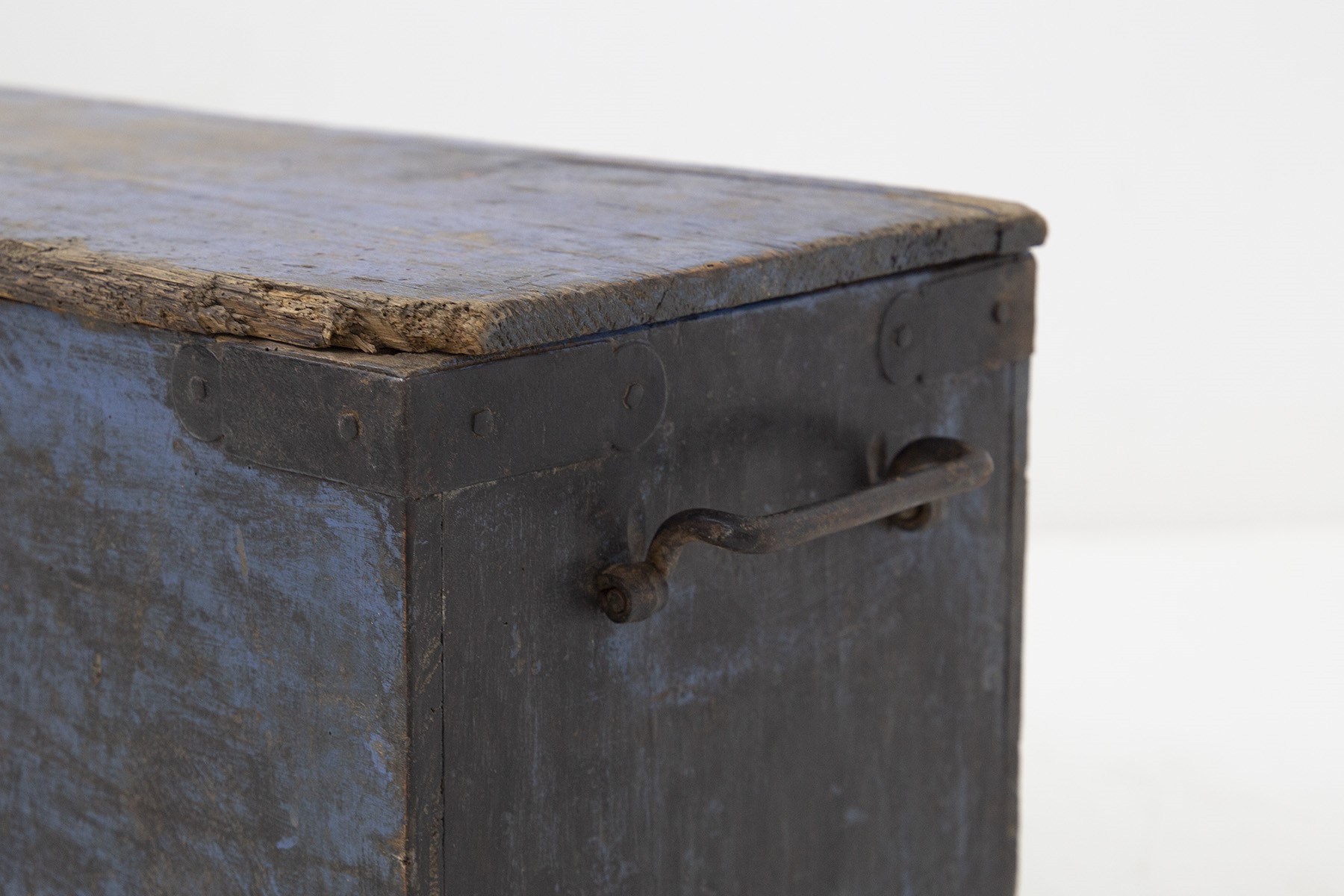 Baule Decorativo Rustico in Legno Blu in Stile Fané