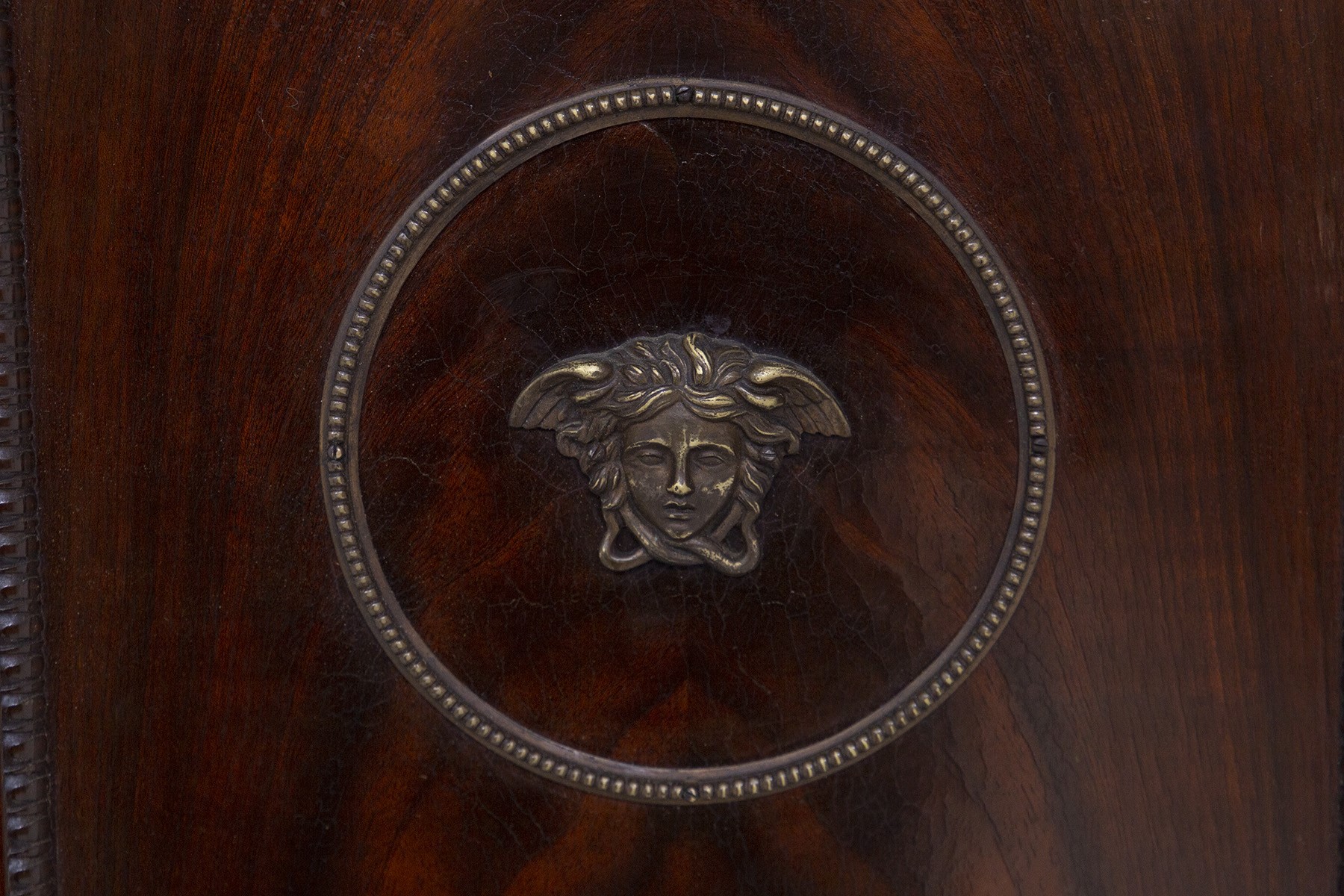 Gianni Versace - Credenza in Stile Neoclassico (attr)