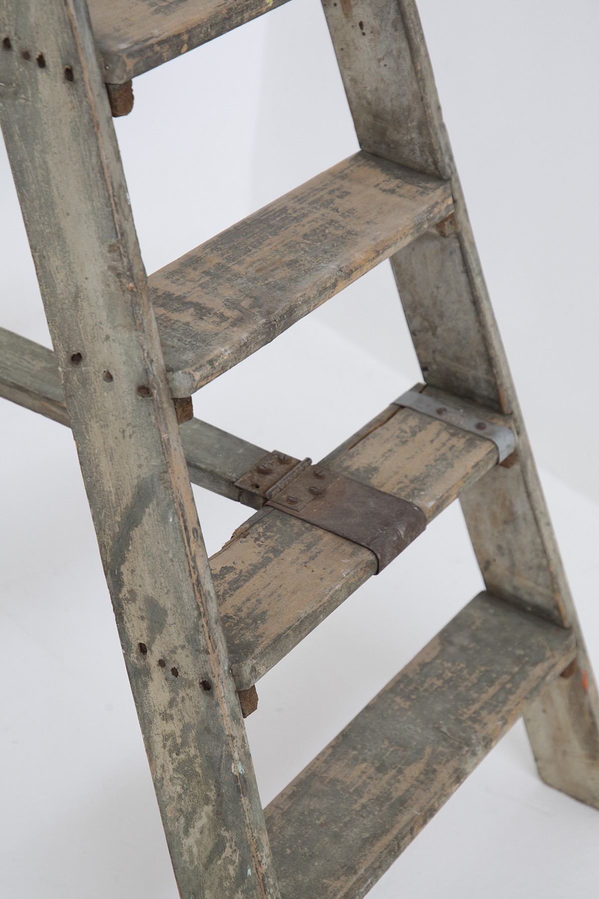 Scala Decorativa Italiana Antica in Legno Grigio