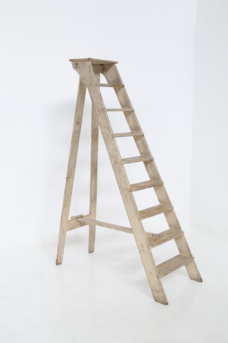 Antica Scala Decorativa Italiana in Legno Beige