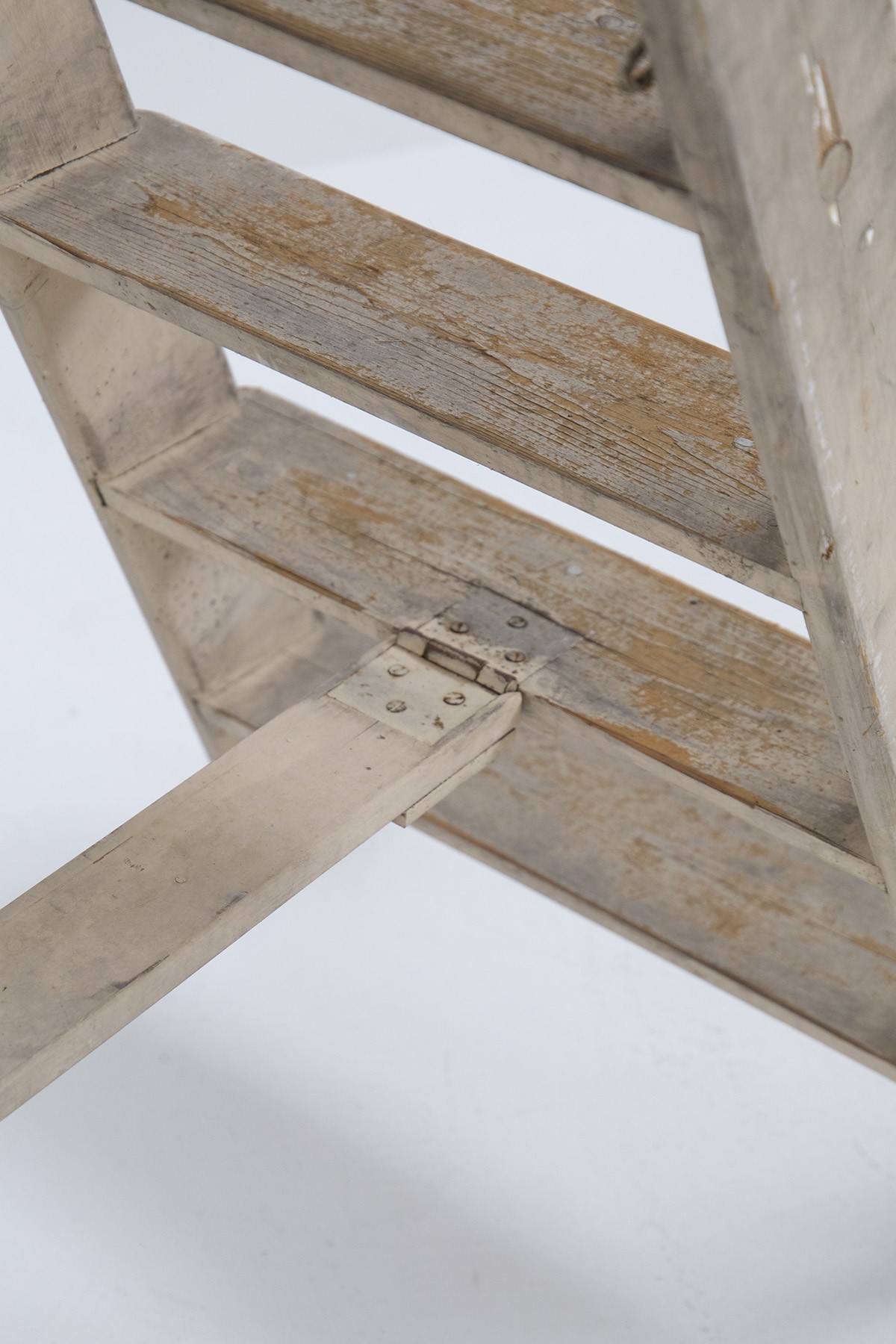 Antica Scala Decorativa Italiana in Legno Beige