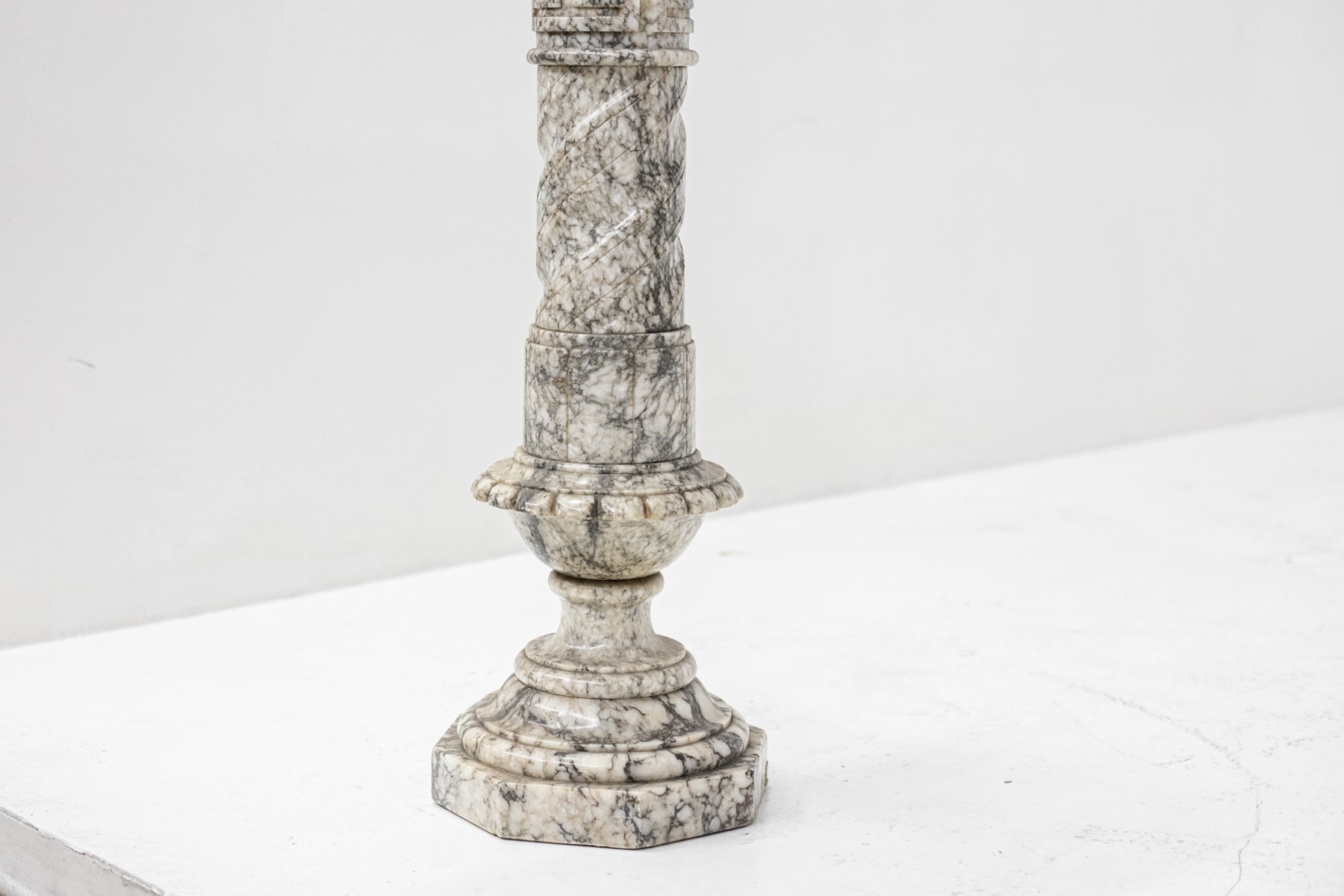 Manifattura Italiana - Colonna in Marmo Grigio