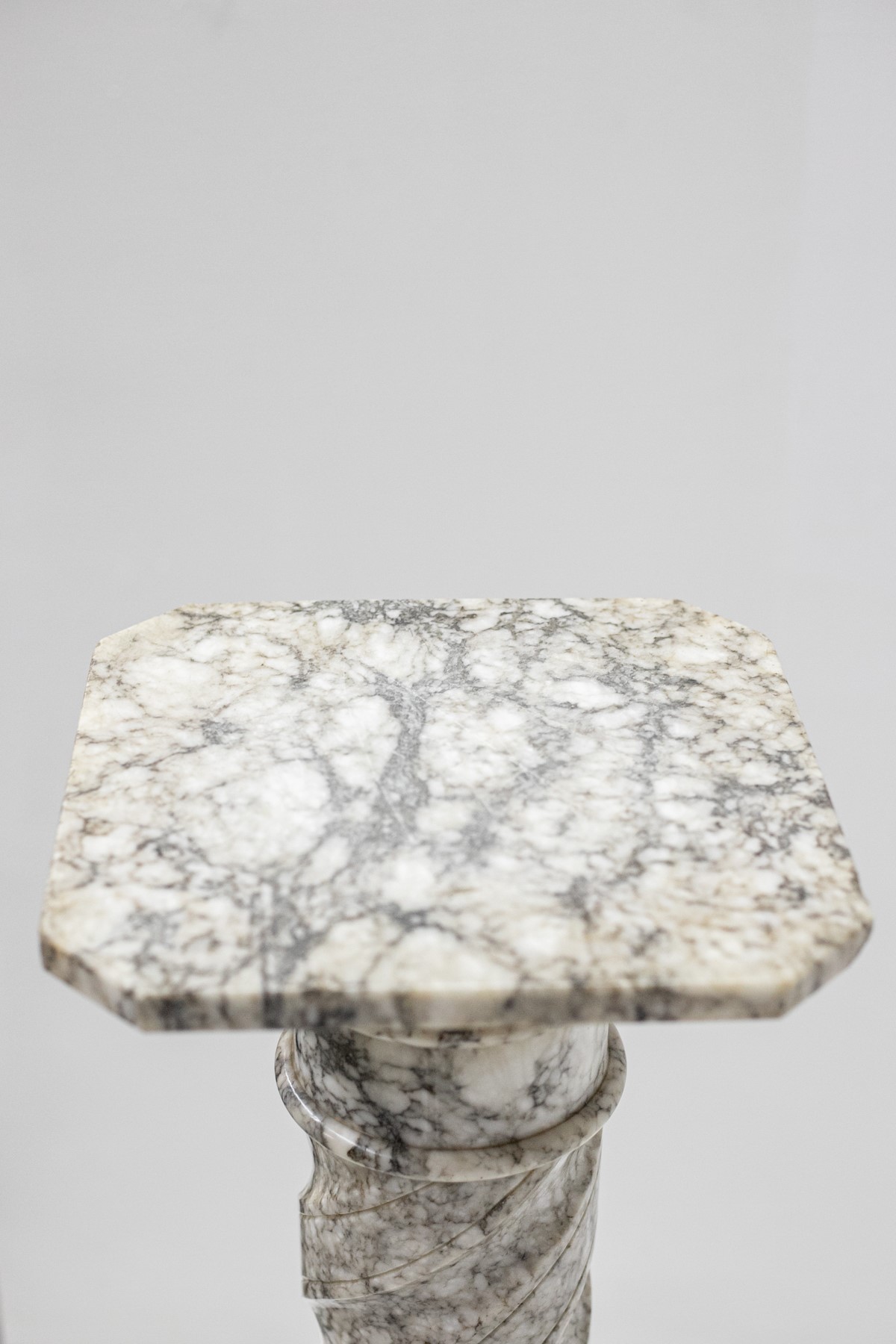 Manifattura Italiana - Colonna in Marmo Grigio