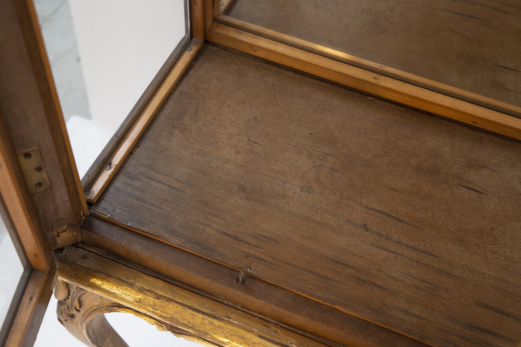 Vetrina D'epoca Italiana in Legno Dipinto e Vetro