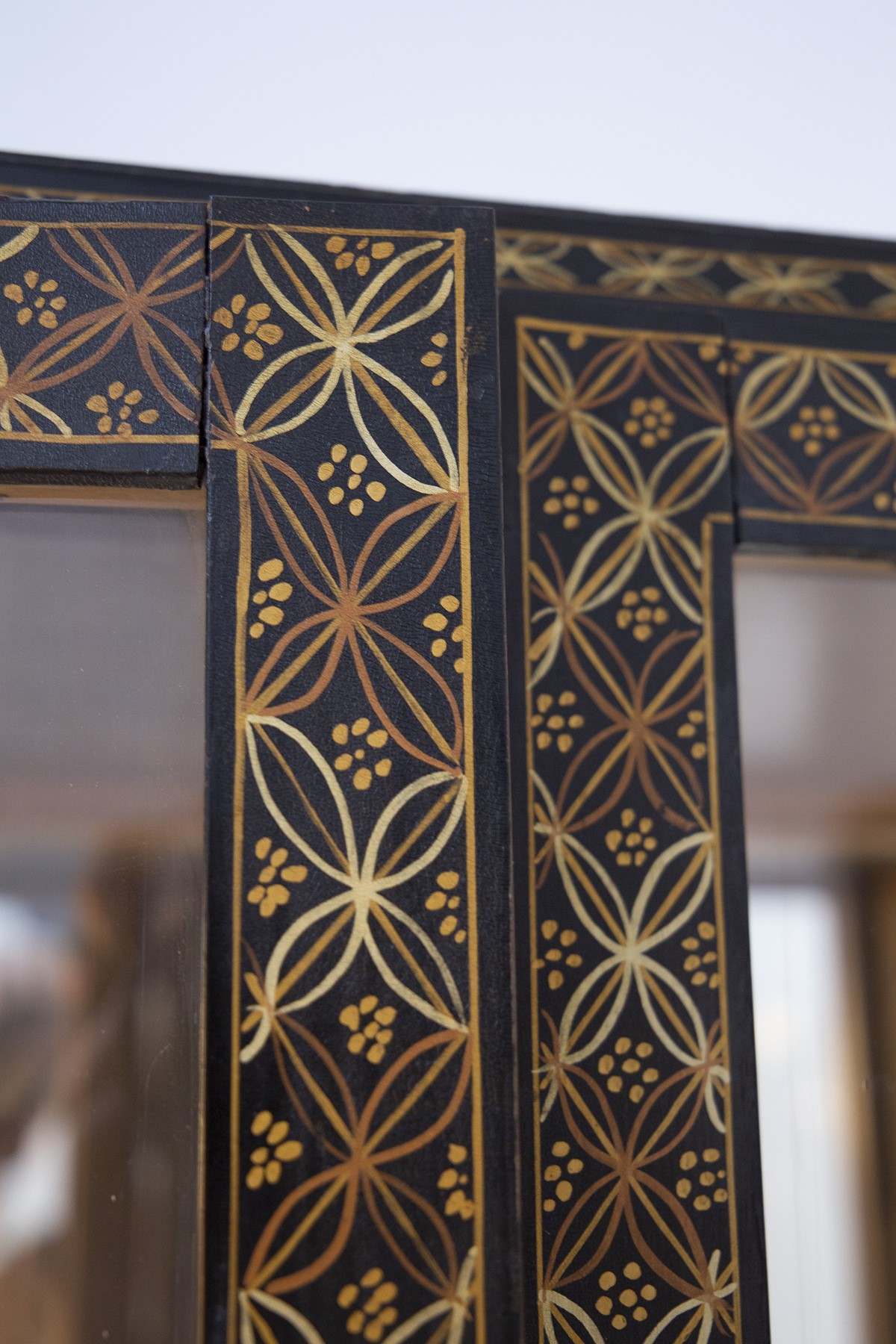 Vetrina D'epoca Italiana in Legno Dipinto e Vetro