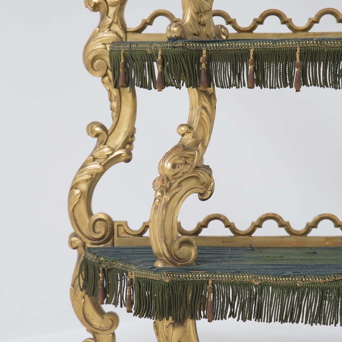 Etagere in Legno Dipinto, Stile Barocco Veneziano