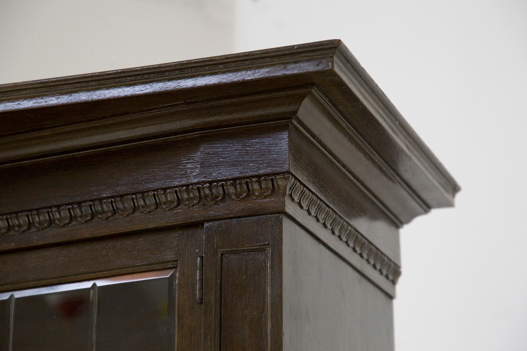 Ignaz Herlinger - Credenza con piano in marmo e vetrinette