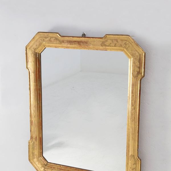 Specchio da parete antico in legno dorato