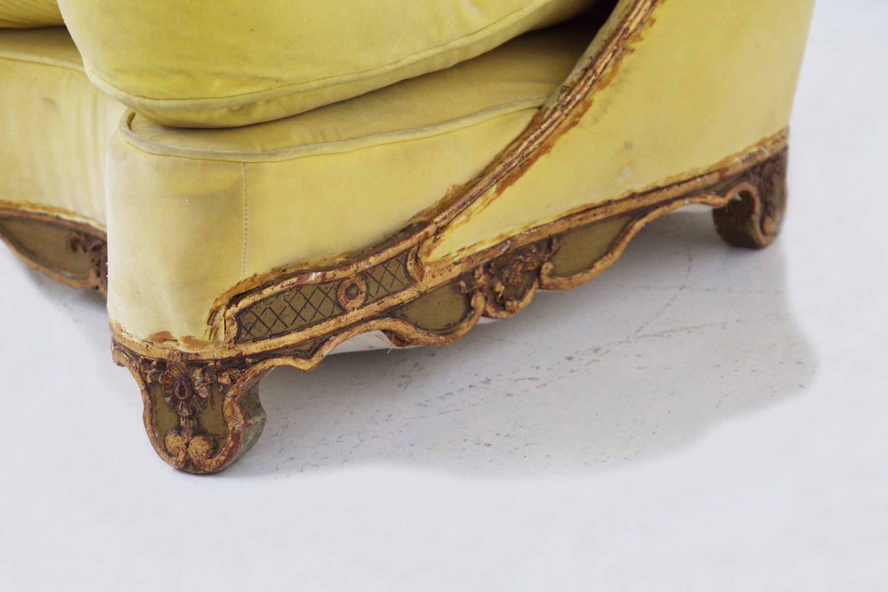 Poltrona barocca gialla